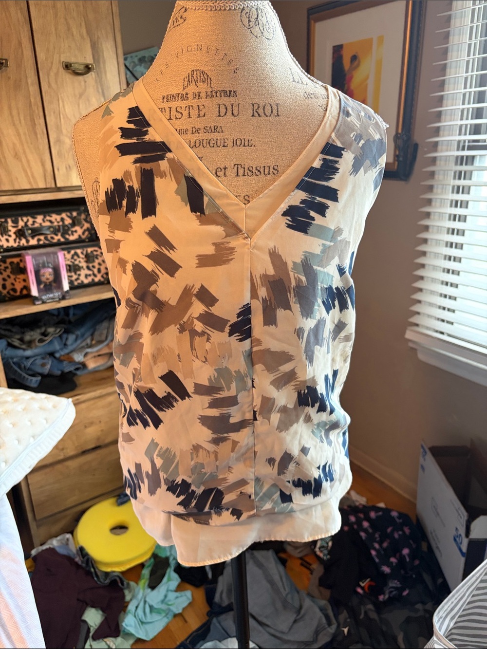 Sleeveless Banana Republic V-Neck Brushstroke Print Top - Cream/Navy - XS